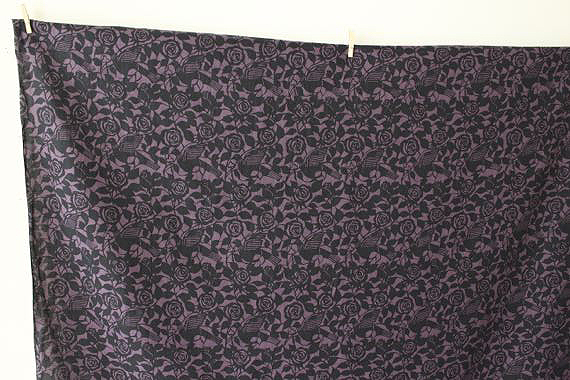 LINNETリネンプリント 薔薇と鳩 マルベリー×ブラック